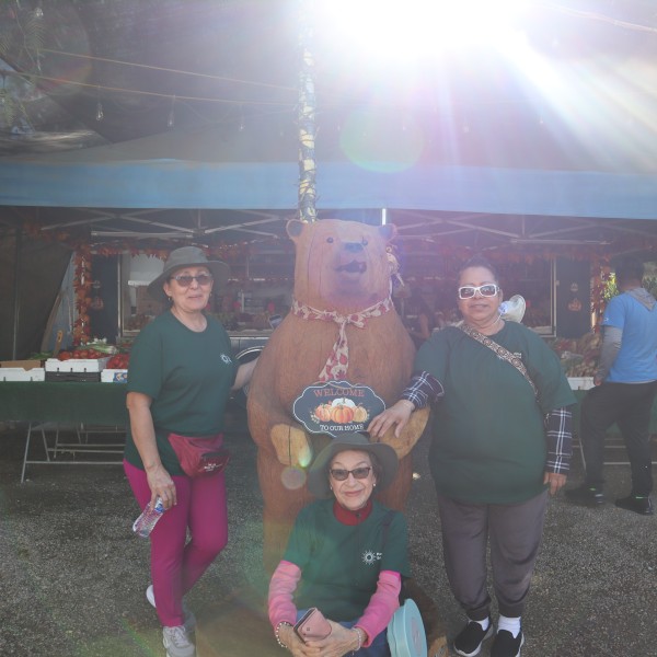 Chicas Girasol Sanchez Farms